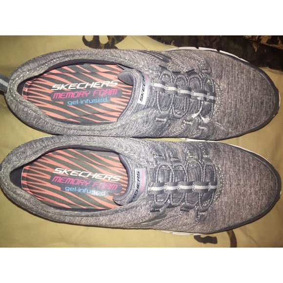 Sketchers size 9 women’s - Picture 2 of 4